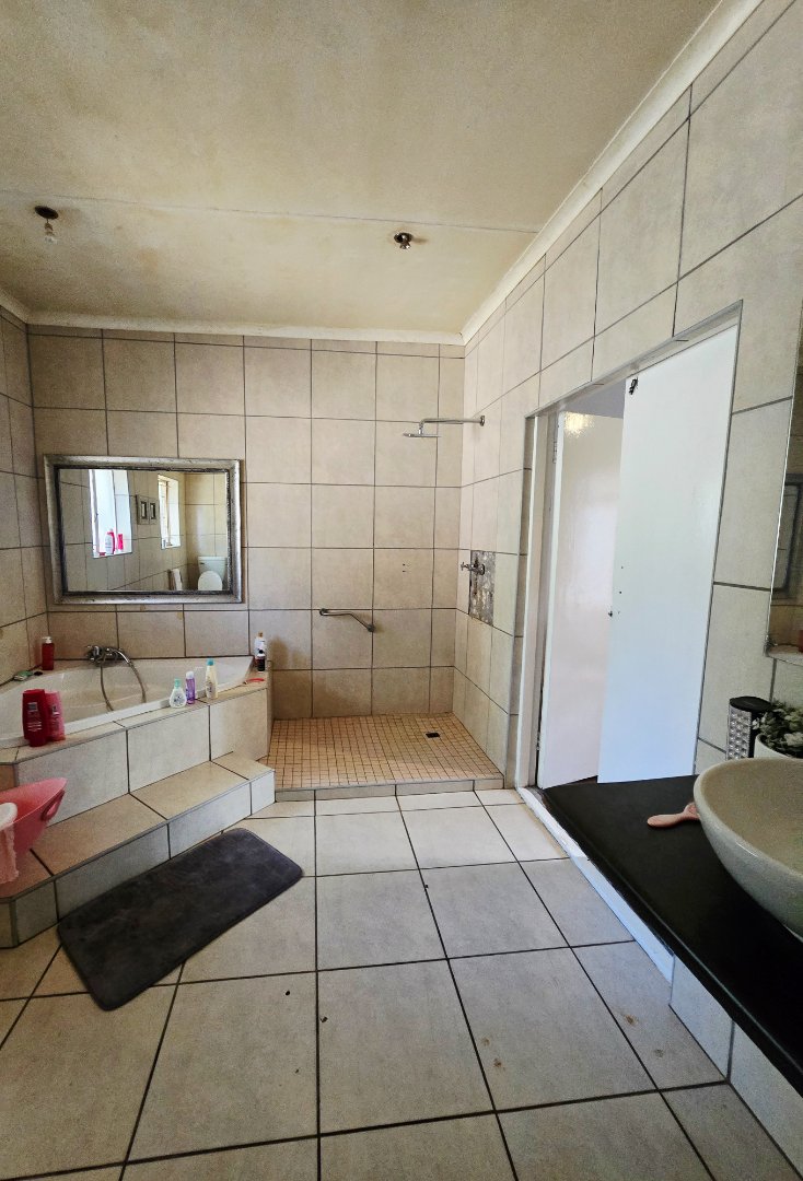 5 Bedroom Property for Sale in Flamwood North West